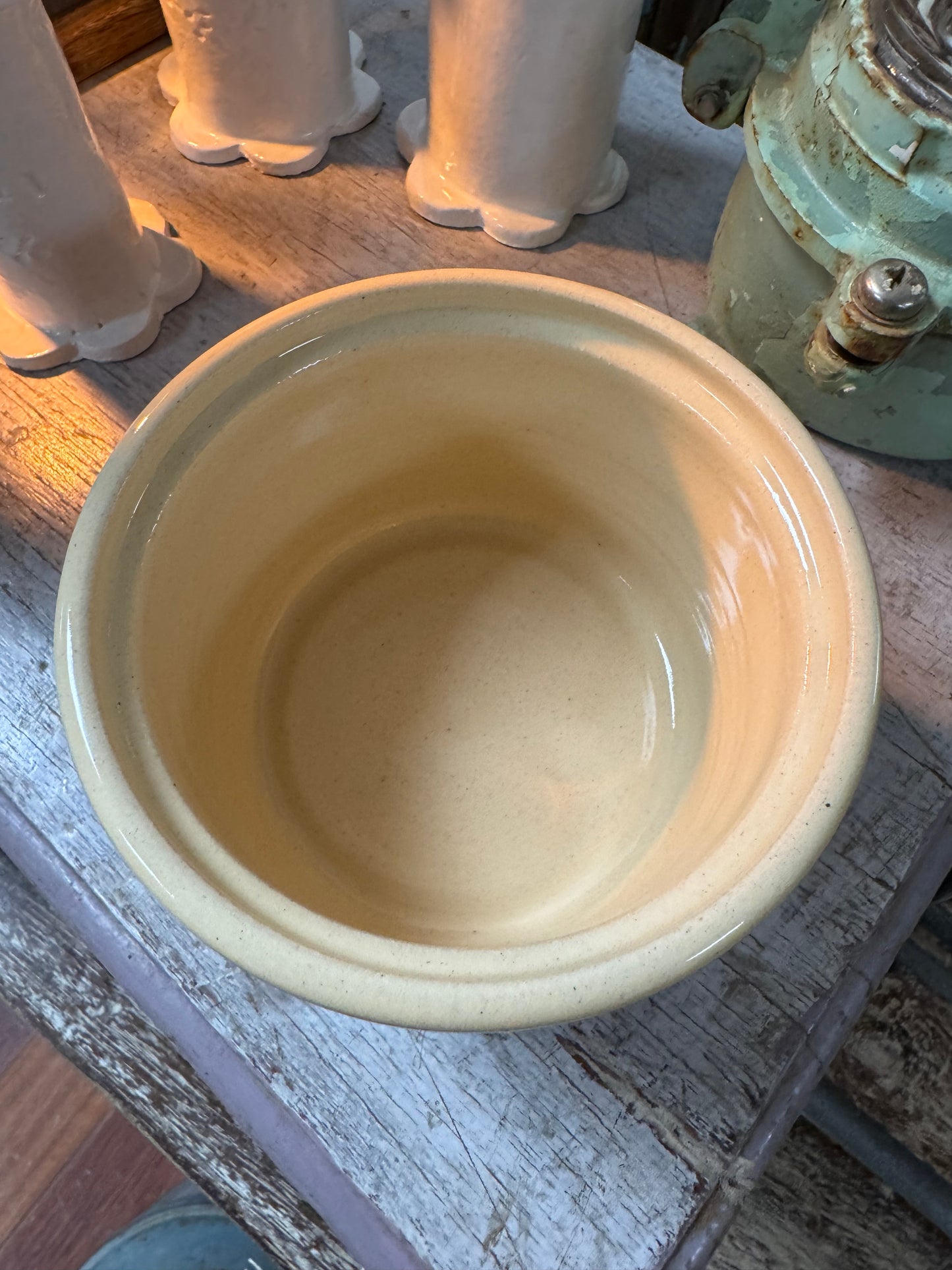 Hogben Pottery Pot with Lid - Flower