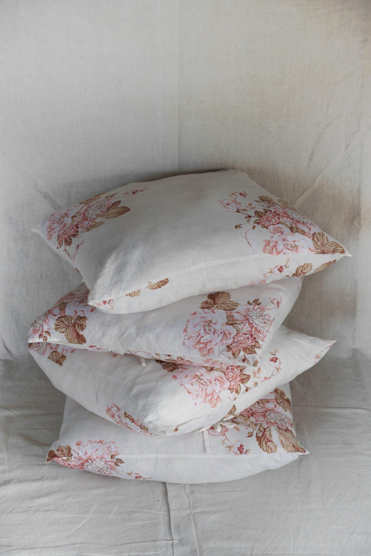 Les Ours Fleurs Cushion Cover