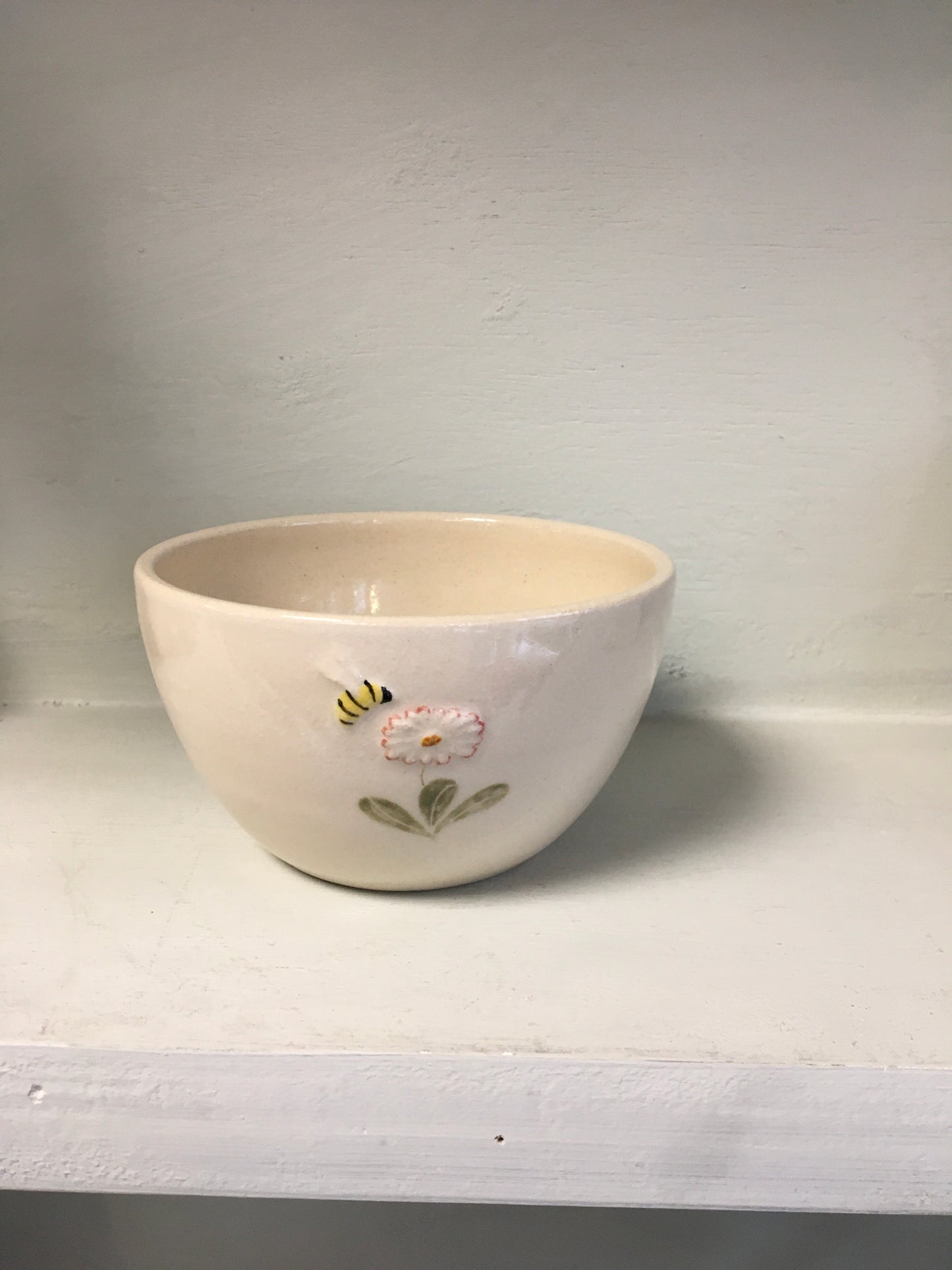 Hogben Pottery Cream Daisy and Bee Bowl