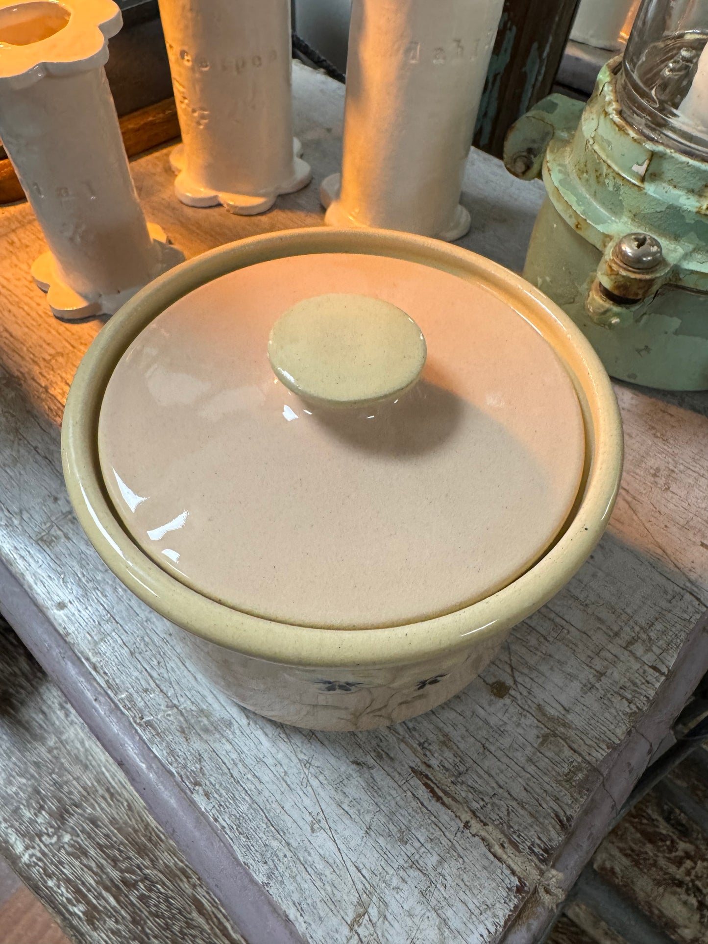 Hogben Pottery Pot with Lid - Flower