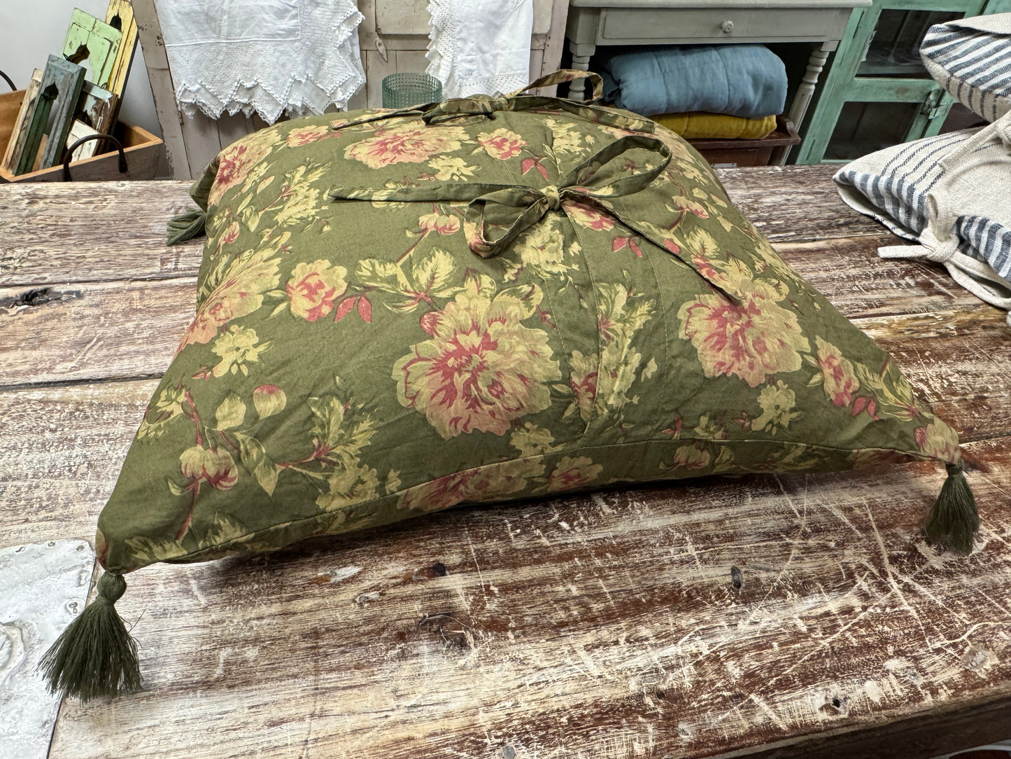 Les Ours Riri Velours Ras Mousse Fleur Cushion Cover