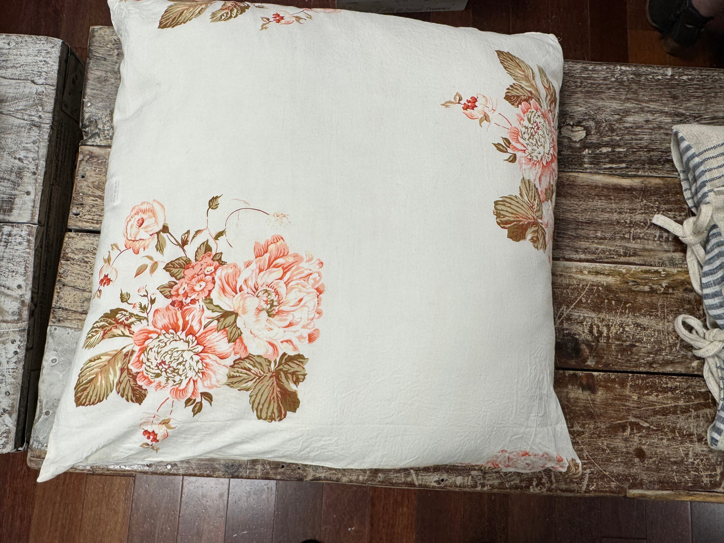 Les Ours Fleurs Cushion Cover