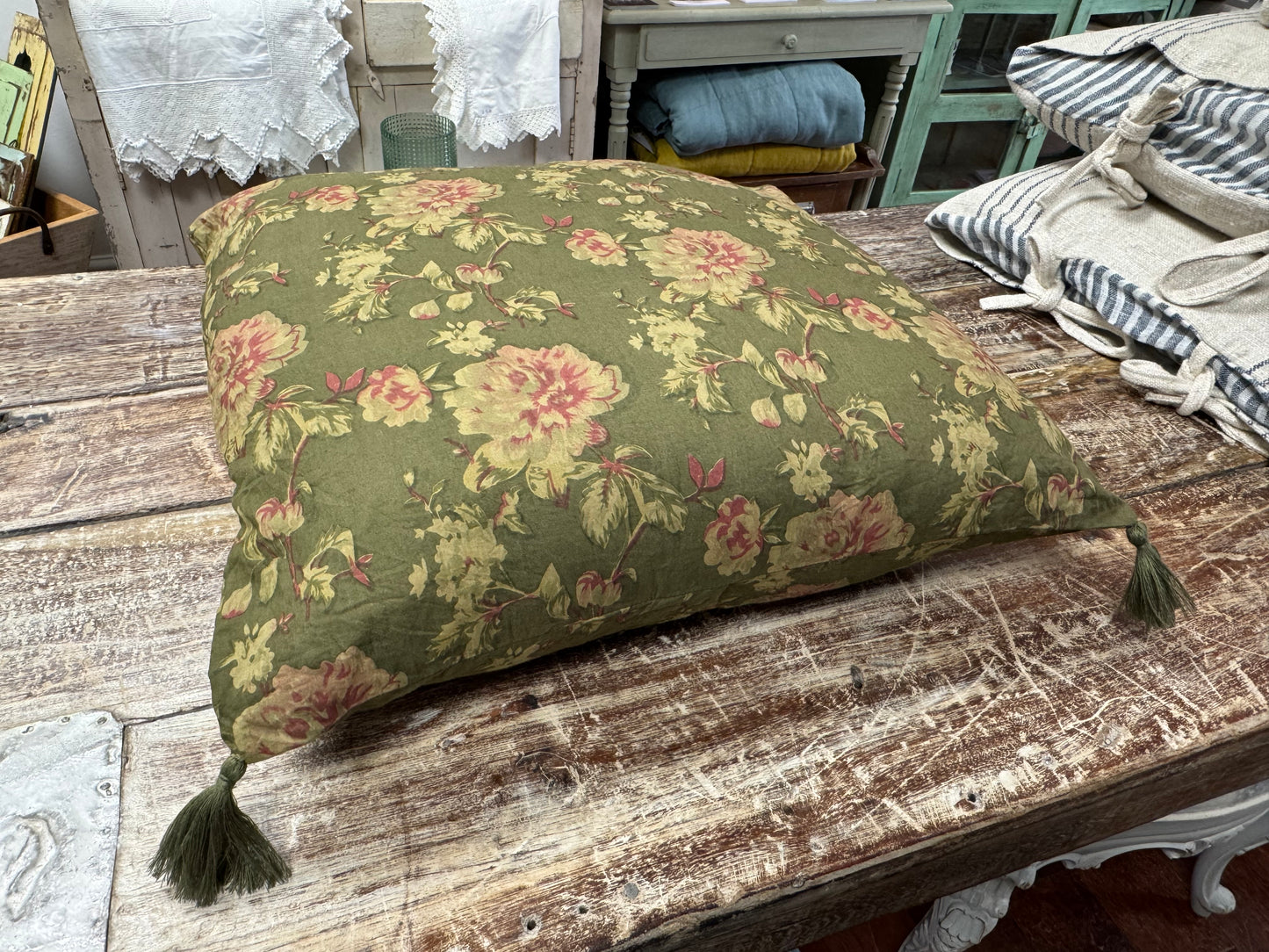 Les Ours Riri Velours Ras Mousse Fleur Cushion Cover