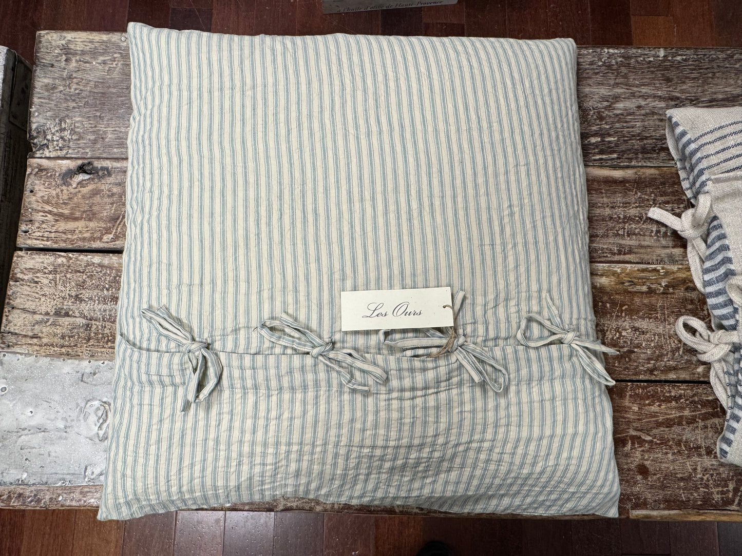 Les Ours Gas Cushion Cover