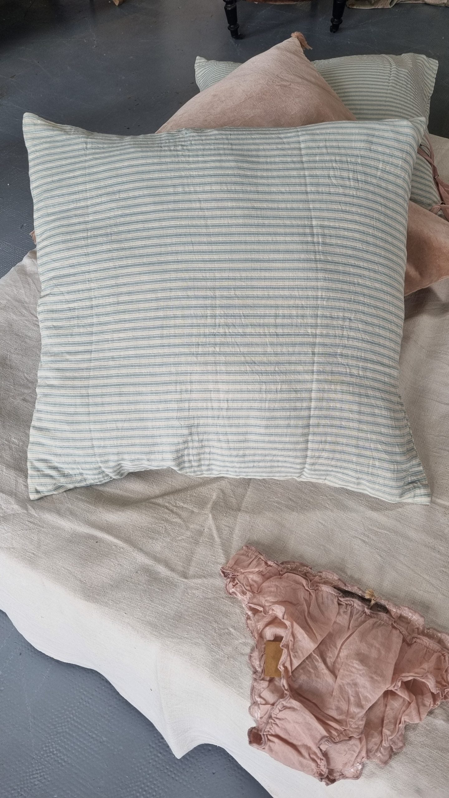 Les Ours Gas Cushion Cover
